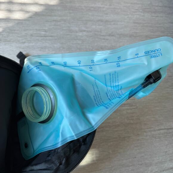 Alpine Design Hydration Pack Bag Hiking Backpack 2L Blue Gray - Picture 3 of 3